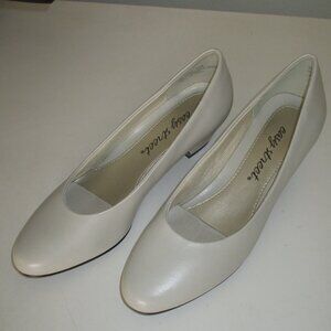 easy street Womens Almond or Bone Flat Loafer w/1" Block Heel NWOB - Size 5M
